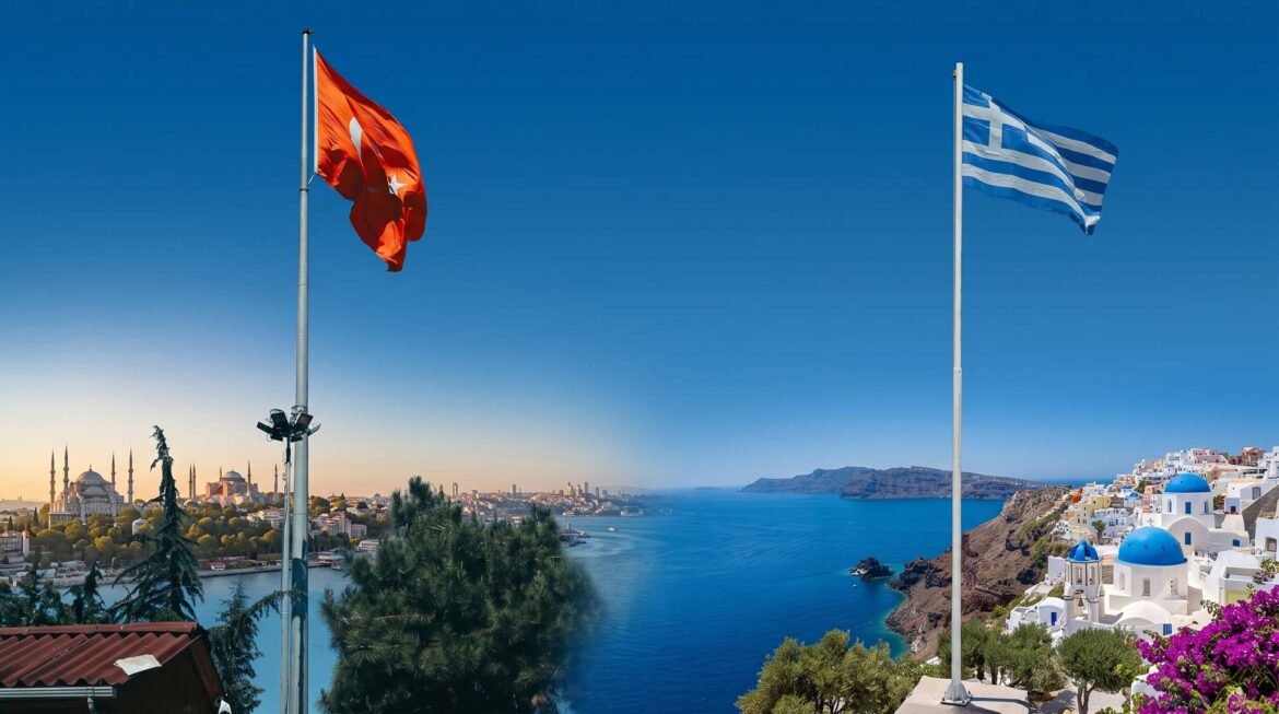 Bandeira da Turquia sobre Istambul à esquerda e bandeira da Grécia sobre Santorini à direita.